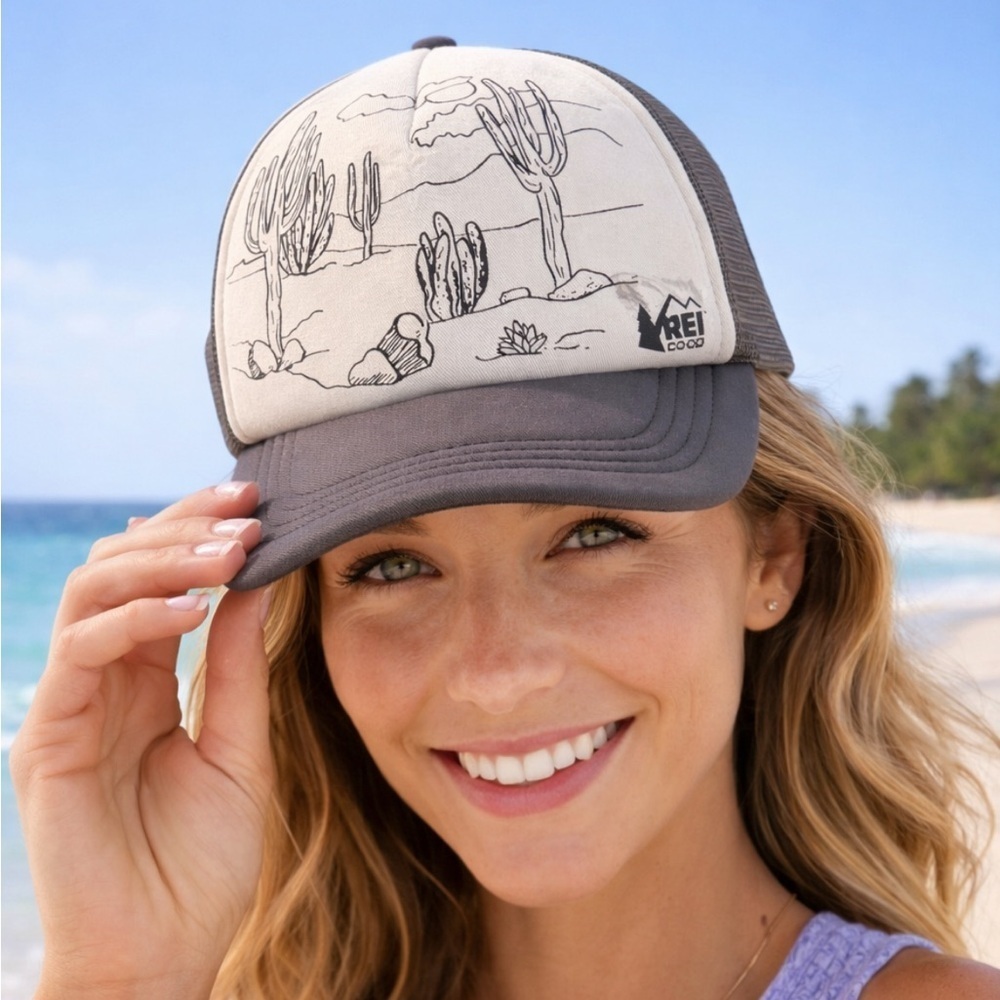 LIKE NEW UNISEX REI CO OP TRUCKER HAT